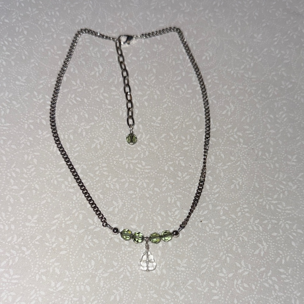 Chic Silver Choker Necklace with Green Accents